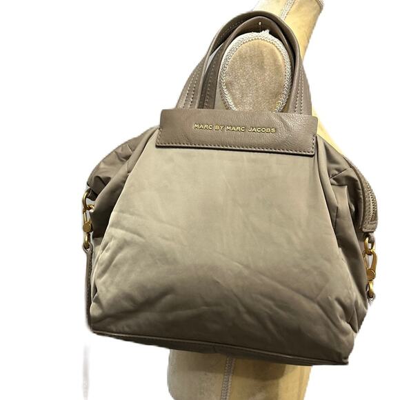 Excellent Marc by Marc Jacobs Preppy Nylon Natasha Cross Body Bag - Picture 2 of 7